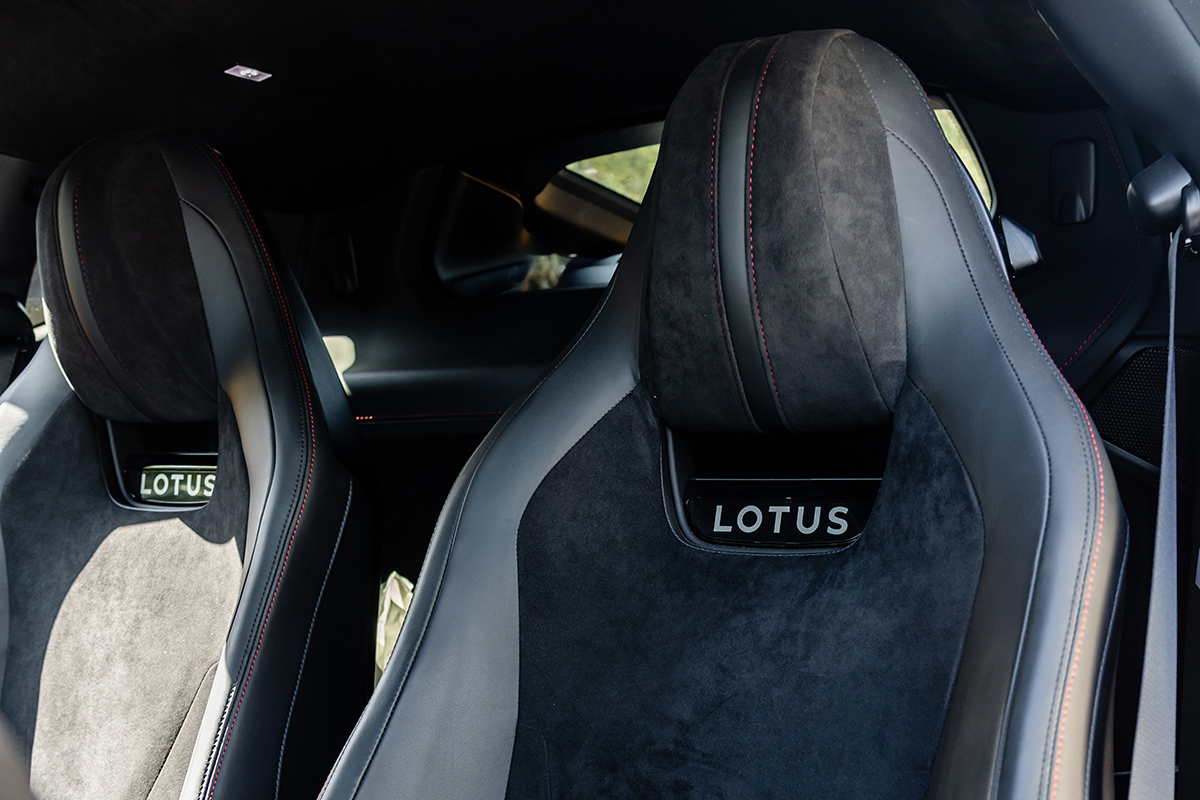 Alcantara_Lotus Emira 2