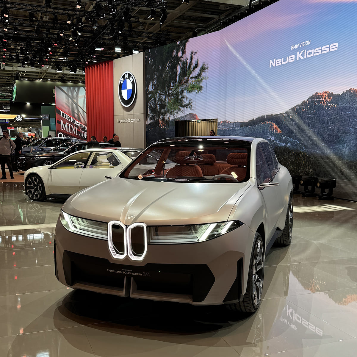 alcantara_salone_parigi_2024_bmw_Neue Klasse X_esterni